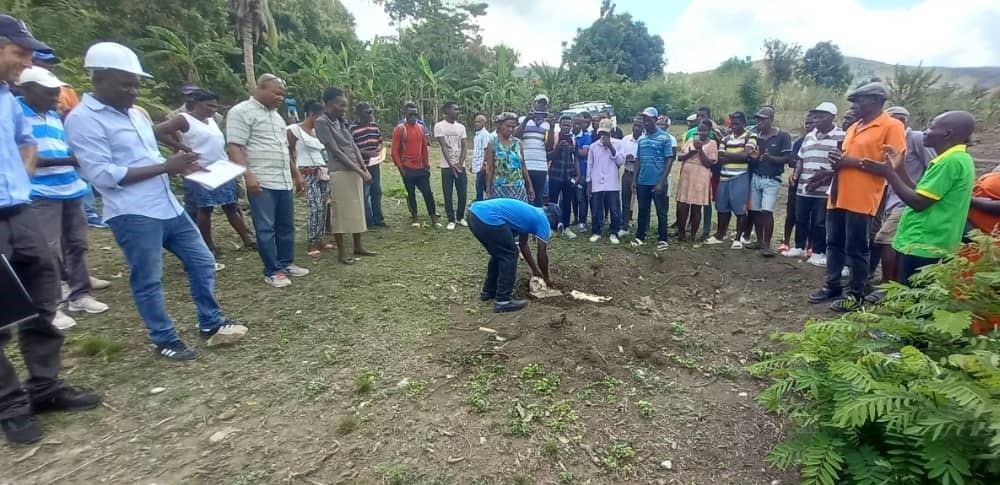 Pose premier pierre abri communautaire Sentiment Haiti